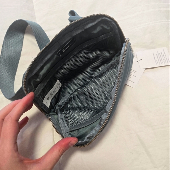 Lululemon Sage Green Everywhere Belt Bag 1L - Picture 2 of 8